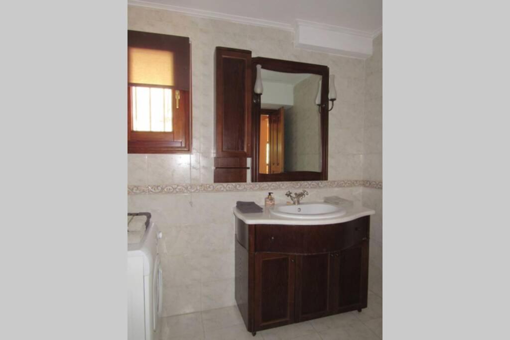 Christie'S Ground Floor Apartment By The Sea Kato Gatzea Luaran gambar