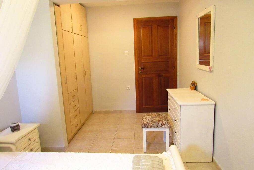 Christie'S Ground Floor Apartment By The Sea Kato Gatzea Luaran gambar