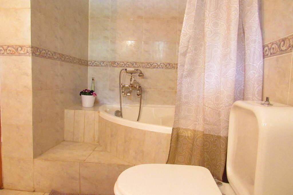 Christie'S Ground Floor Apartment By The Sea Kato Gatzea Luaran gambar