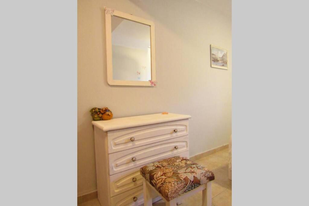 Christie'S Ground Floor Apartment By The Sea Kato Gatzea Luaran gambar